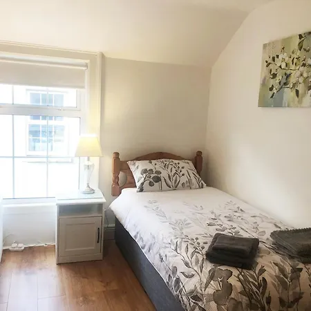 Ferienhaus 10 Seconds To Main Street! Wexford