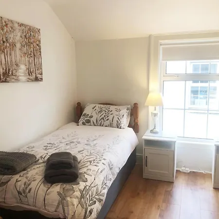 10 Seconds To Main Street! * Wexford