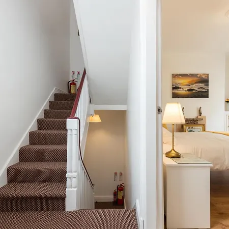 10 Seconds To Main Street! Wexford