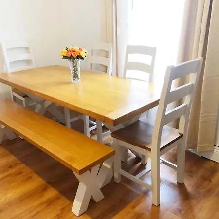 Nyaraló 10 Seconds To Main Street!