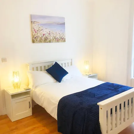 Ferienhaus 10 Seconds To Main Street!