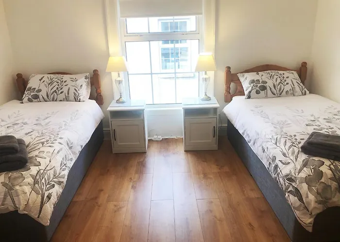 Nyaraló 10 Seconds To Main Street! *