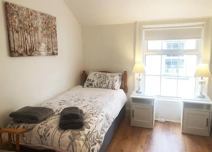 10 Seconds To Main Street! * Wexford