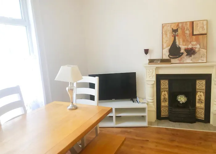 10 Seconds To Main Street! * Wexford