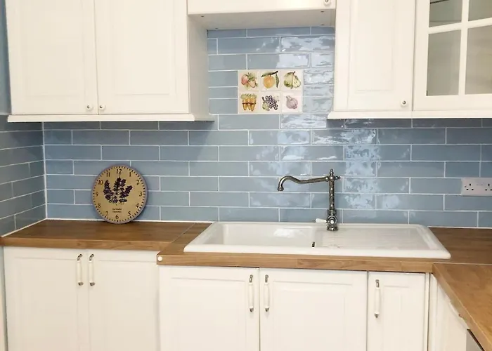 Nyaraló 10 Seconds To Main Street! *