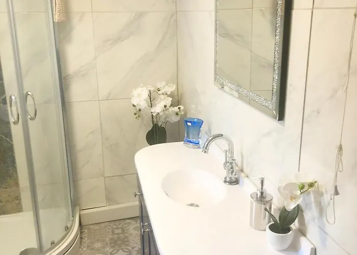 10 Seconds To Main Street! *